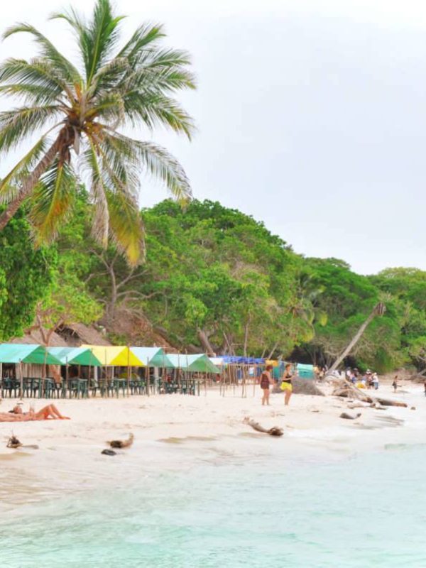 Isla-Baru-Cartagena-Colombia-Playa-Blanca-1200x797